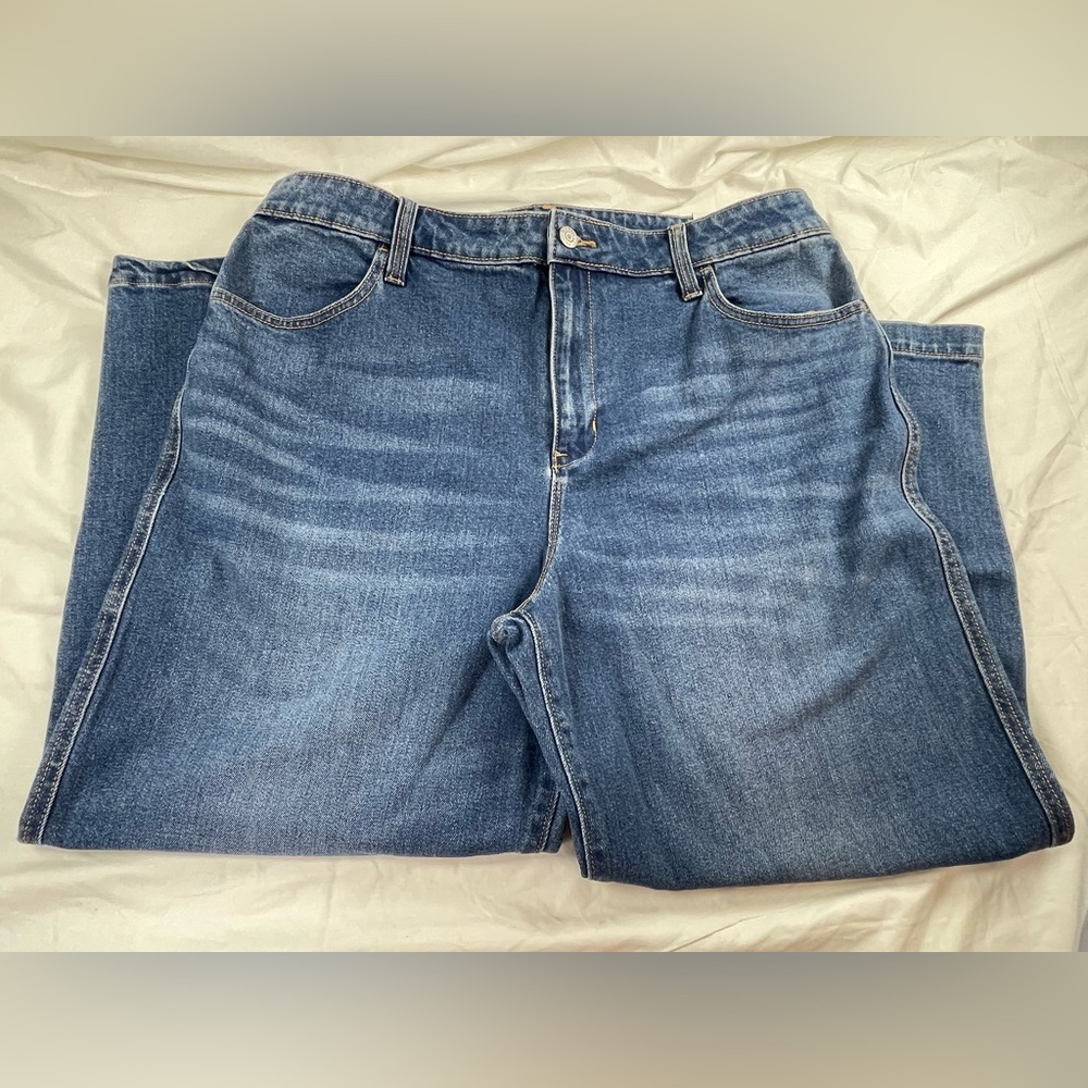 ⭐️Old Navy Women's Cropped Blue Jeans